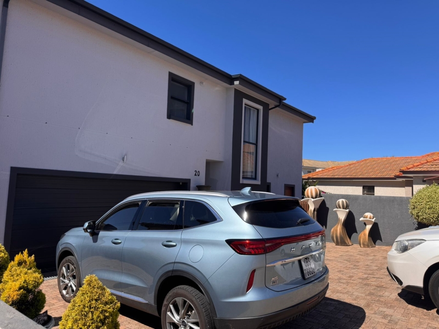 4 Bedroom Property for Sale in Hartenbos Heuwels Western Cape